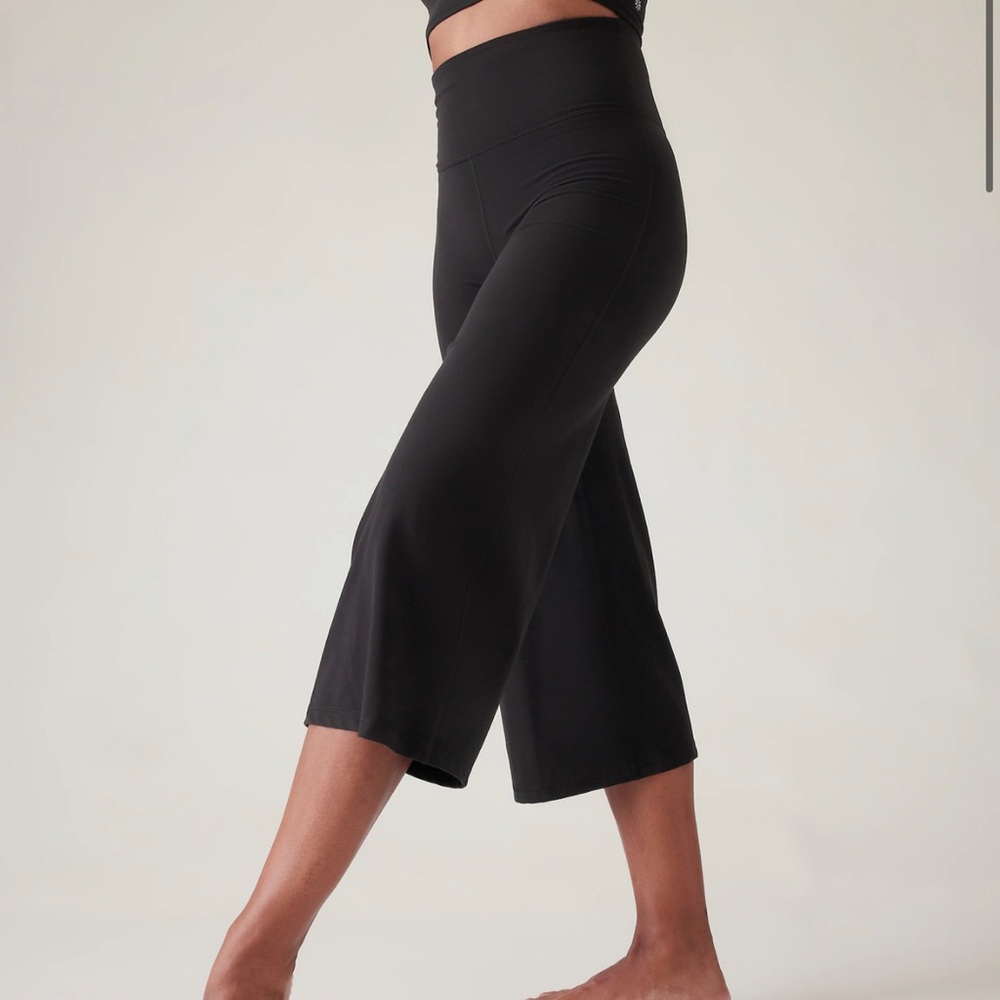 Athleta wide leg crop elation, they are size large petite
